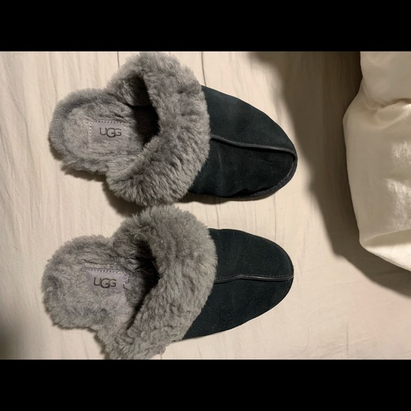 UGG Shoes - Ugh scufette slippers